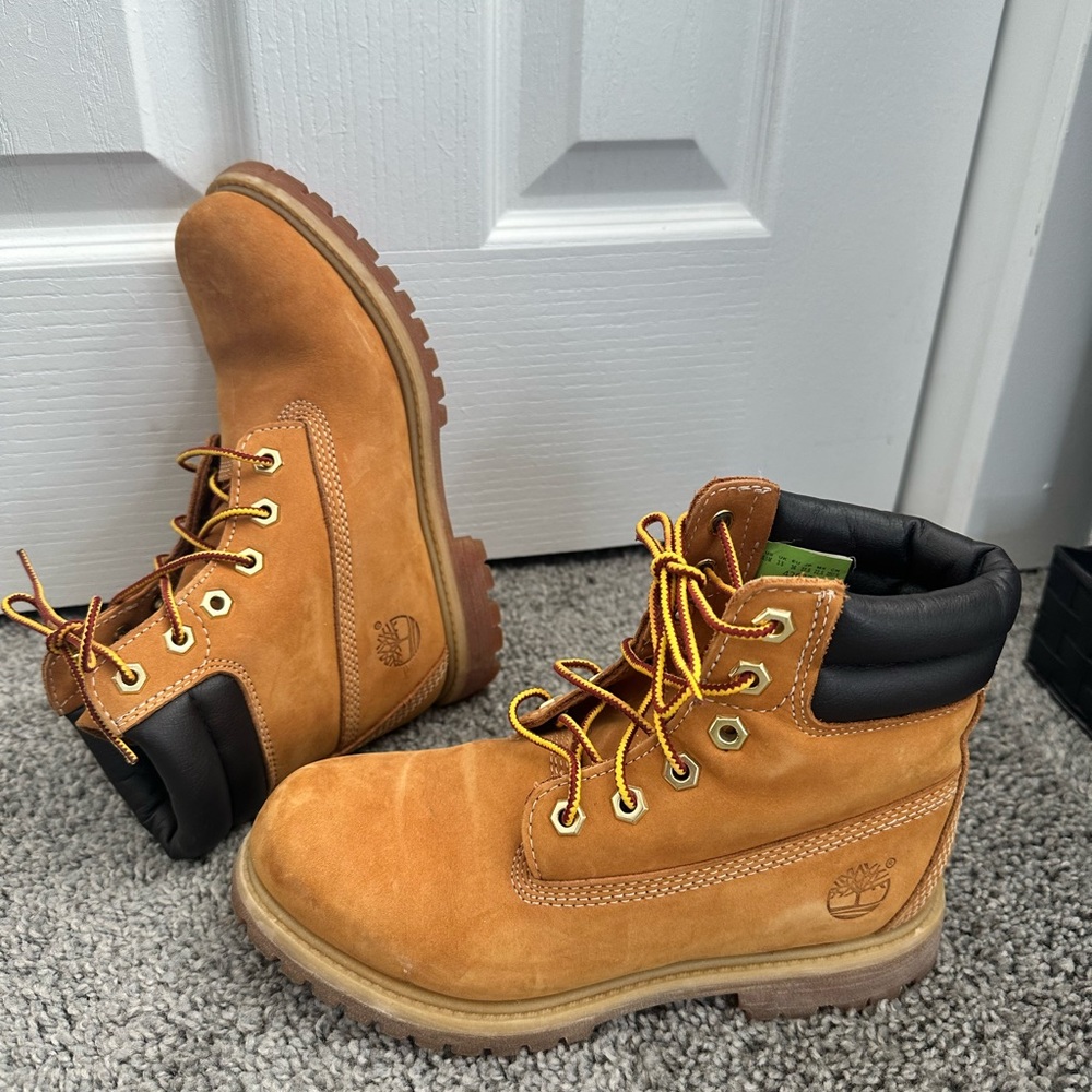 Timberland boots!! Like NEW US men’s 5.5